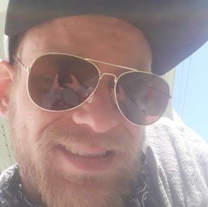 Meet your Posher, Levi